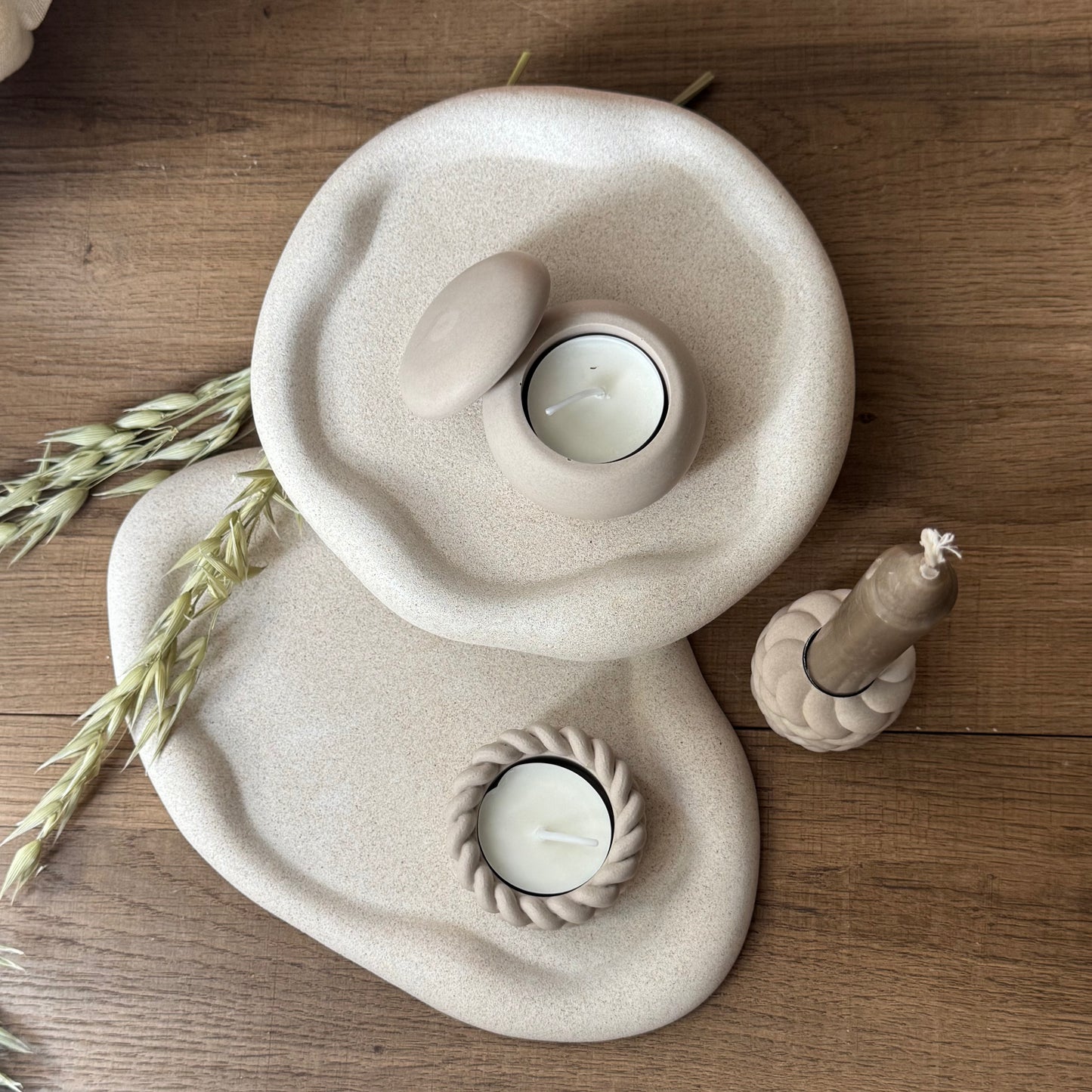 Aeris en Lunara schalen met kiera stone en kiera knit waxinelichthouders in natural stone look