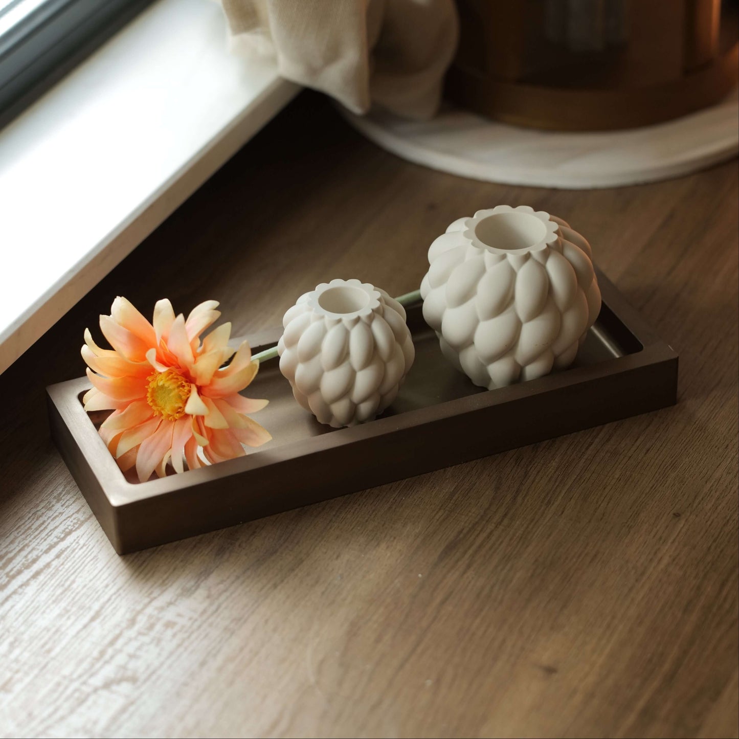 Tray van Pebbles en LouLou in strak design en brons tint