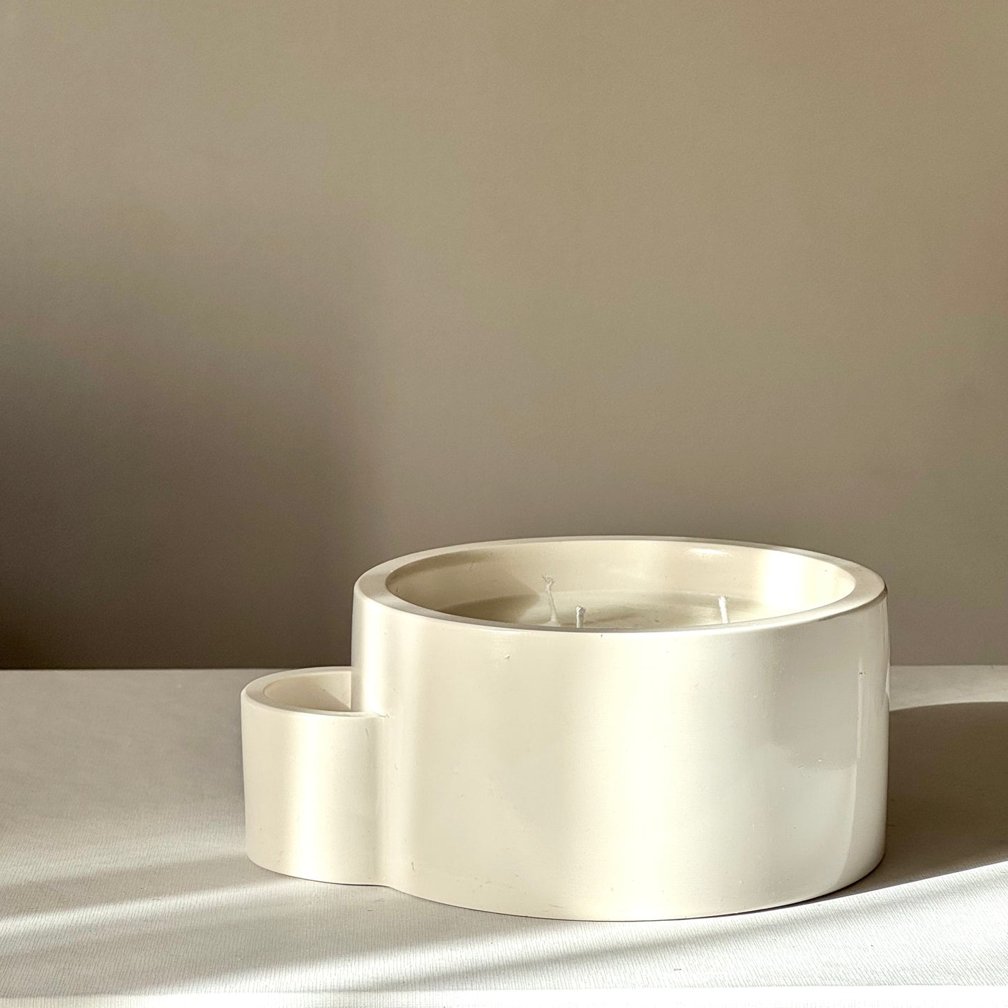 Sandal Silk Scented Candle - maxi