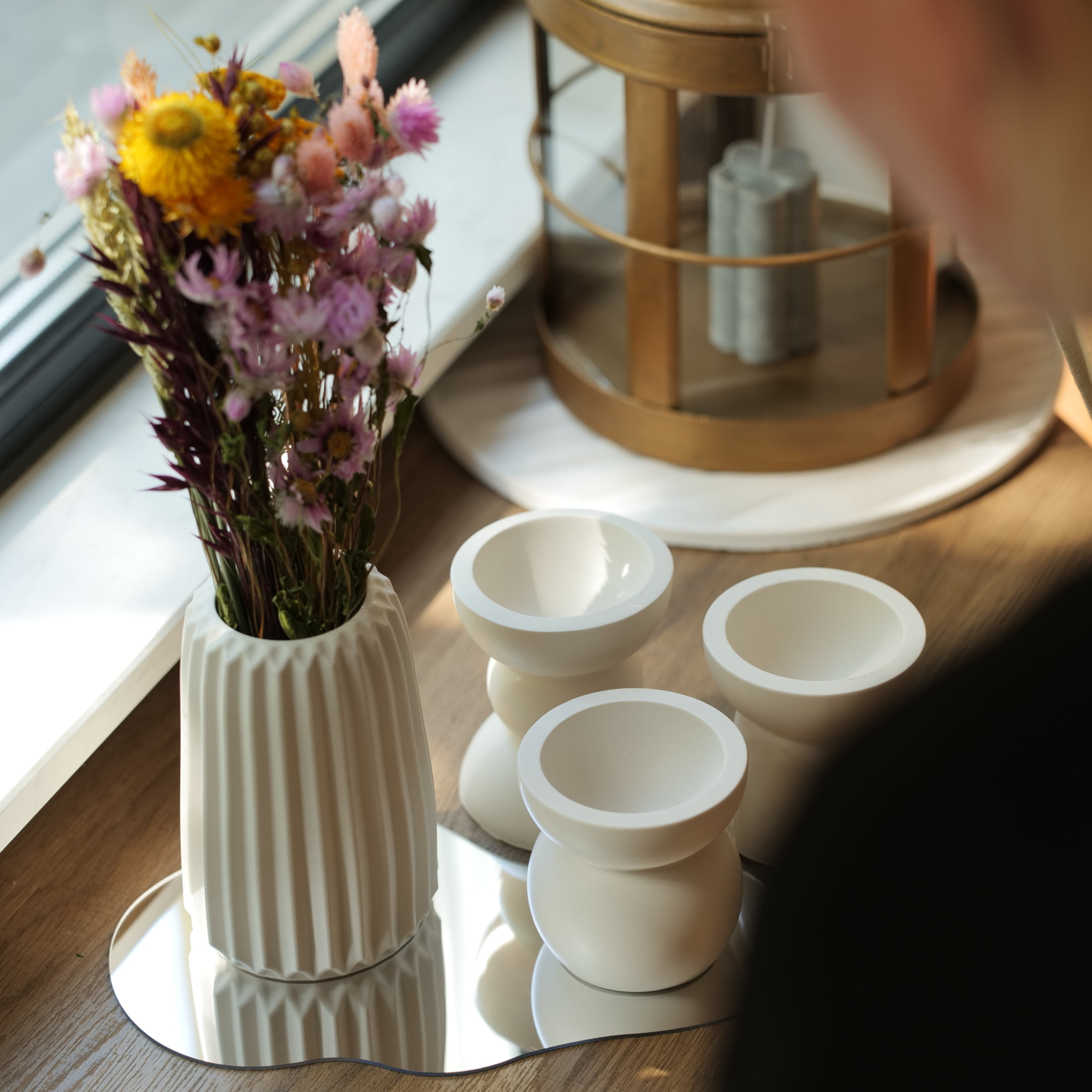 Interieur decoratie en accessoires in Scandinavisch stijl van duurzaam jesmonite