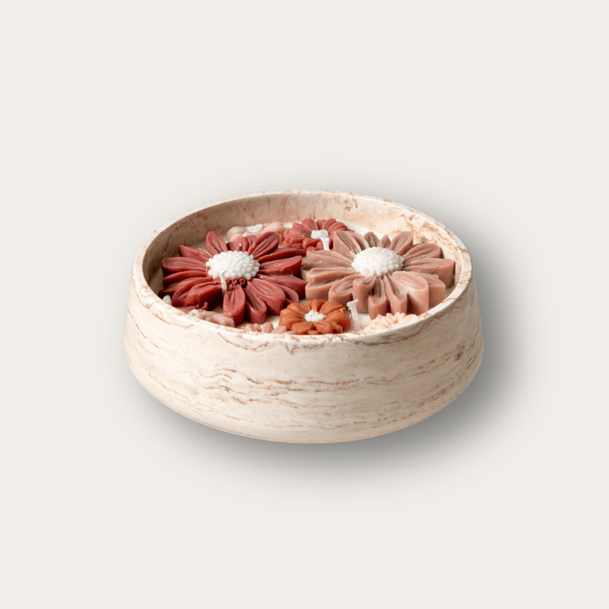 Natuurlijke geurkaars Blossom afgewerkt met gedetailleerde bloemen in nude en bruin tinten